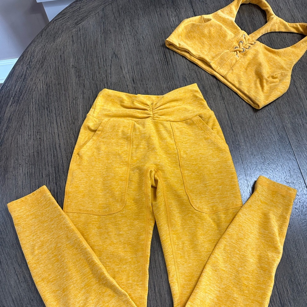 Sunshinene yellow bombshell sports bra and scrunch butt legging. Both size small